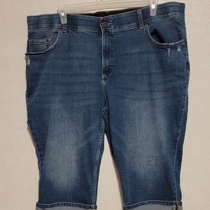 Size 24W Lee capris
